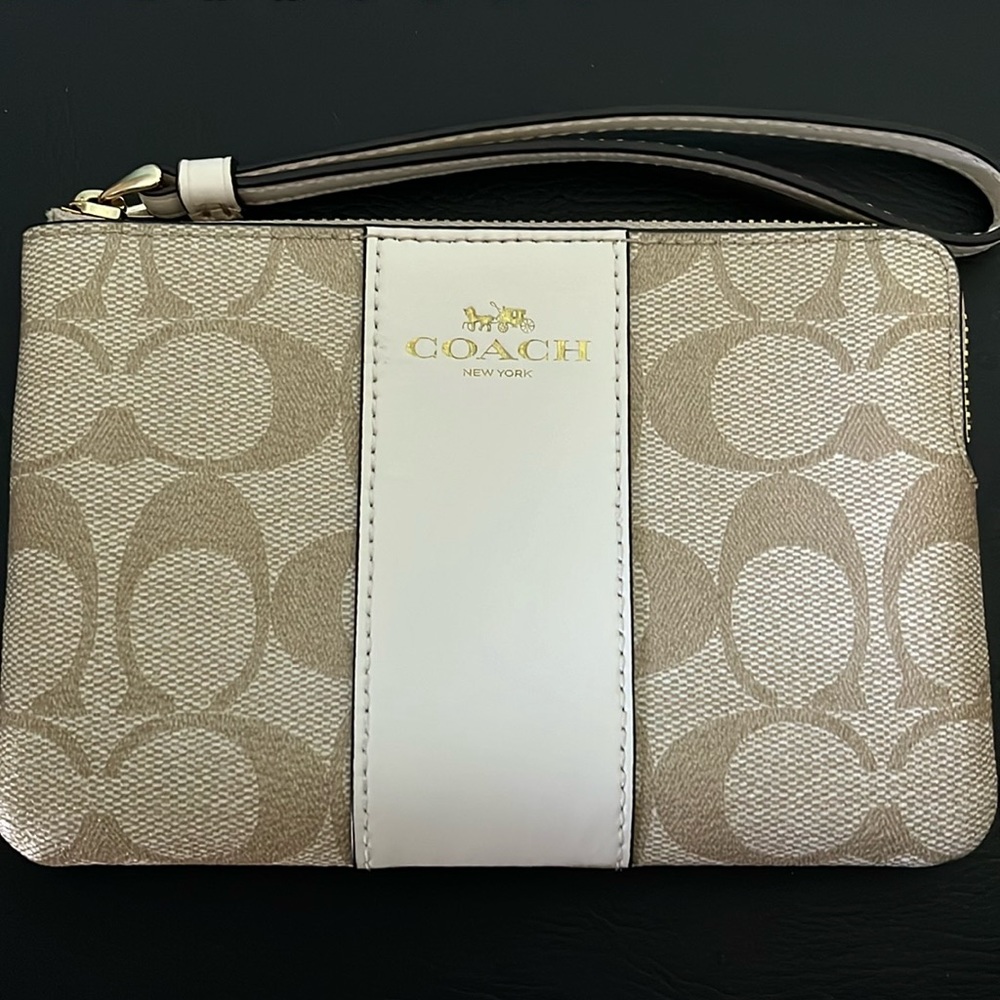 Brand NEW Coach Wristlet SIG PVC LTH CRN ZIP